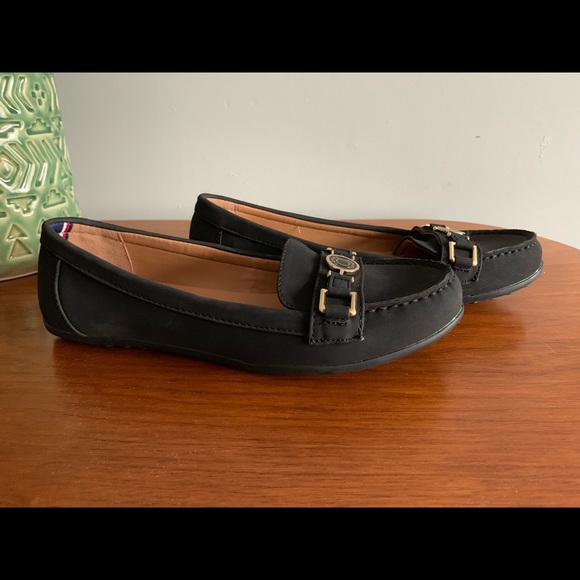 Tommy Hilfiger black loafers - Picture 2 of 7